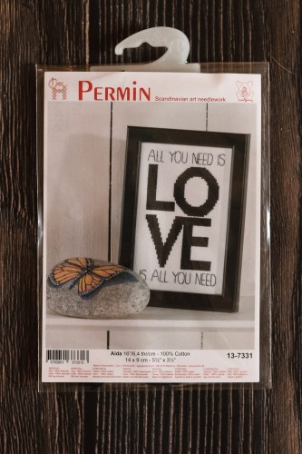 Obrazek "Love is all you need" (zestaw do haftu Permin)